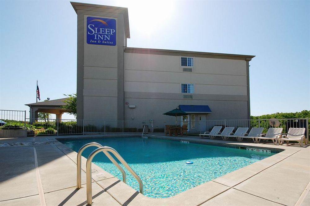 Sleep Inn & Suites Lake Of The Ozarks Camdenton Exterior photo