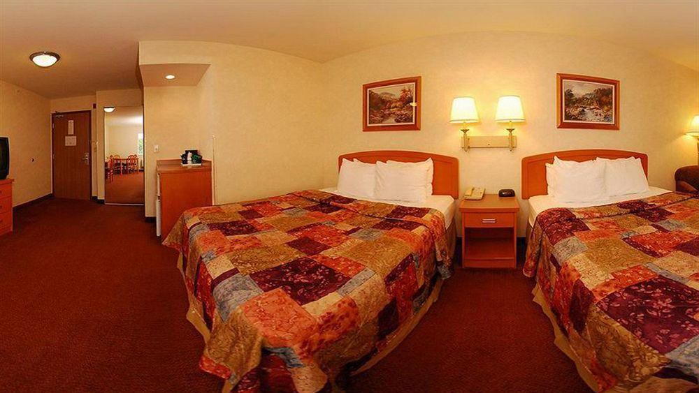 Sleep Inn & Suites Lake Of The Ozarks Camdenton Exterior photo