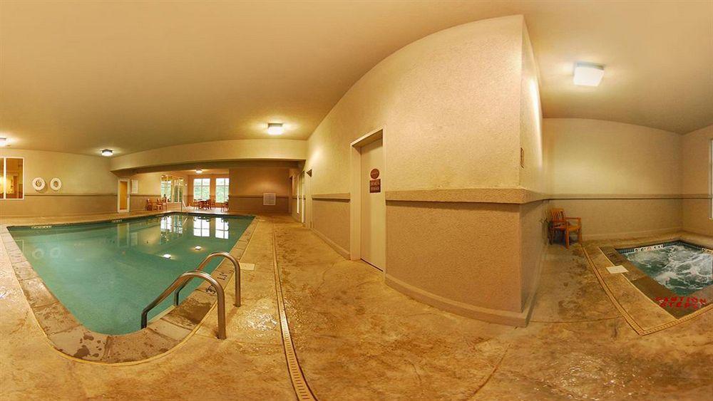 Sleep Inn & Suites Lake Of The Ozarks Camdenton Exterior photo